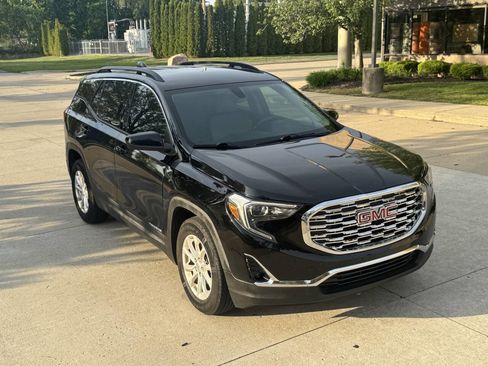 Used 2019 GMC Terrain SLE w/ Driver Convenience Package FWD image 9
