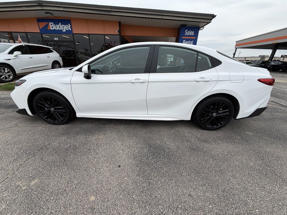 Used 2025 Toyota Camry SE AWD/4WD image 2