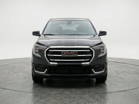 Used 2024 GMC Terrain SLT AWD/4WD image 2