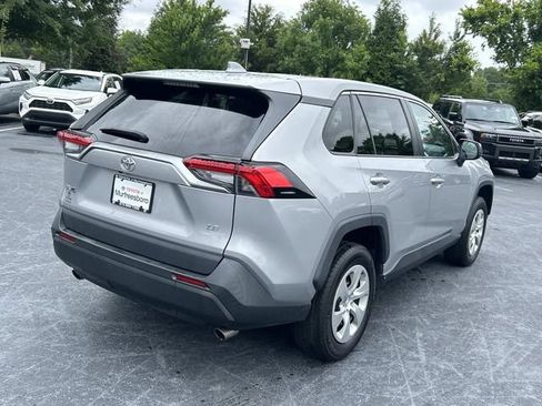 Used 2022 Toyota RAV4 LE FWD image 4