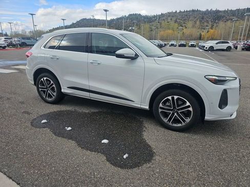 Used 2025 Audi Q5 Premium Plus w/ Premium Plus AWD/4WD image 3