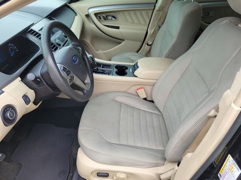 Used 2016 Ford Taurus SE image 3