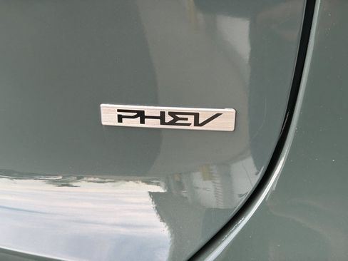 Used 2023 Kia Niro EX w/ EX Cold Weather Package FWD image 8