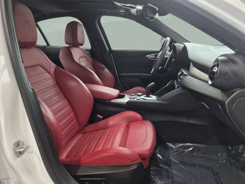 Used 2023 Alfa Romeo Giulia Veloce RWD image 19