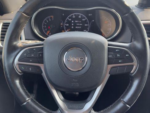 Used 2020 Jeep Grand Cherokee Laredo AWD/4WD image 11