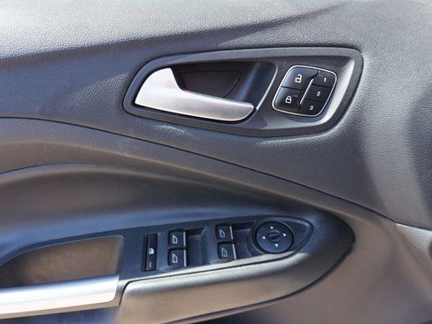 Used 2017 Ford Escape Titanium image 3