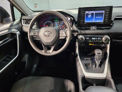 Used 2022 Toyota RAV4 XLE w/ Convenience Package image 9