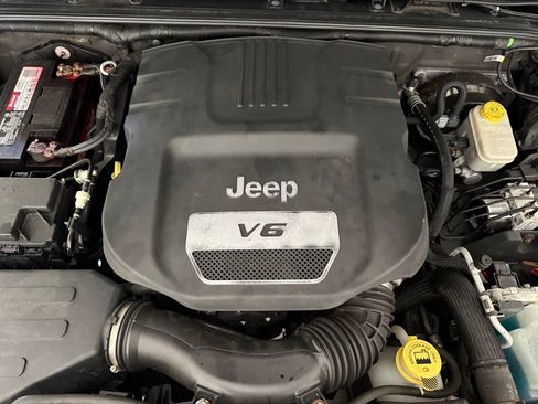 Used 2014 Jeep Wrangler Unlimited Sport w/ Quick Order Package 24S AWD/4WD image 21