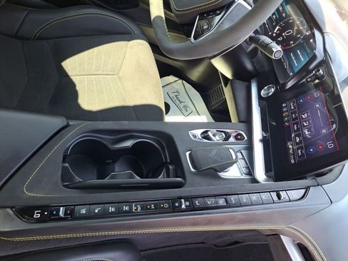 Used 2023 Chevrolet Corvette Stingray Premium Conv w/ Z51 Performance Package image 4