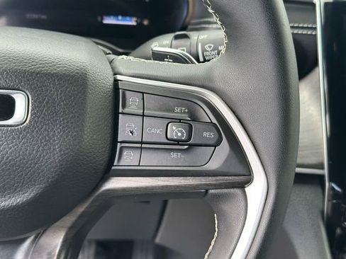 Used 2024 Jeep Grand Cherokee L Limited w/ Luxury Tech Group II AWD/4WD image 14
