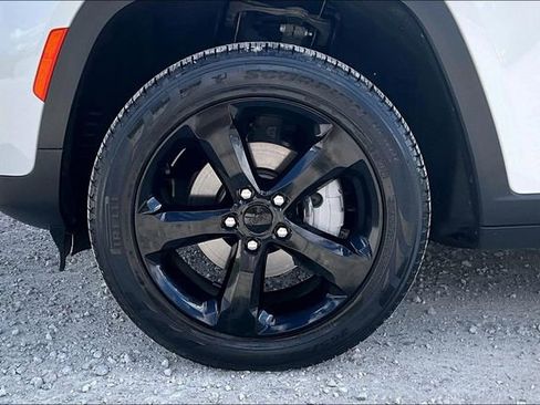 Used 2023 Jeep Grand Cherokee Limited w/ Black Appearance Package image 8