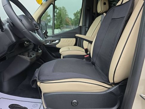 Used 2024 Mercedes-Benz Sprinter 3500 image 2