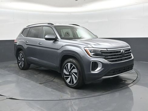 Used 2024 Volkswagen Atlas SE AWD/4WD image 1