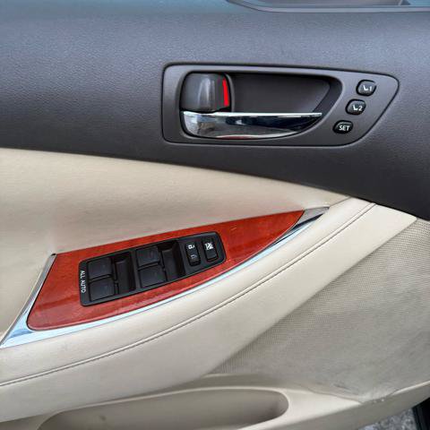 Used 2010 Lexus ES 350 w/ Preferred Accessory Package FWD image 16