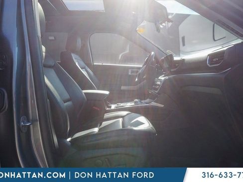 Used 2022 Ford Explorer XLT w/ Equipment Group 202A AWD/4WD image 28