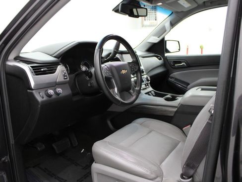 Used 2017 Chevrolet Suburban LT image 7