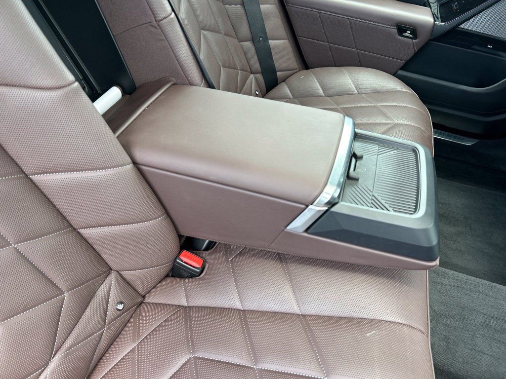 Used 2025 BMW 740i RWD image 48