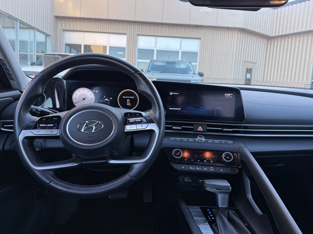 Certified 2022 Hyundai Elantra Limited FWD image 15