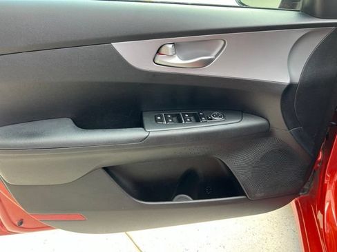 Used 2023 Kia Forte LXS w/ LXS Technology Package FWD image 9