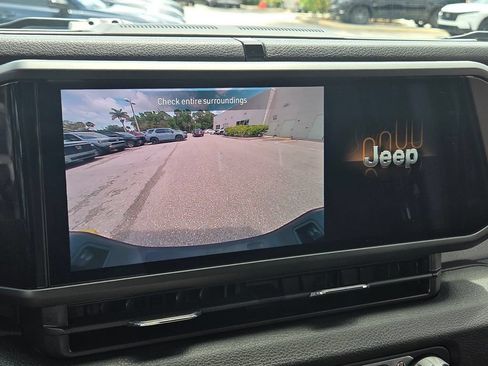 Used 2024 Jeep Gladiator Sport AWD/4WD image 23