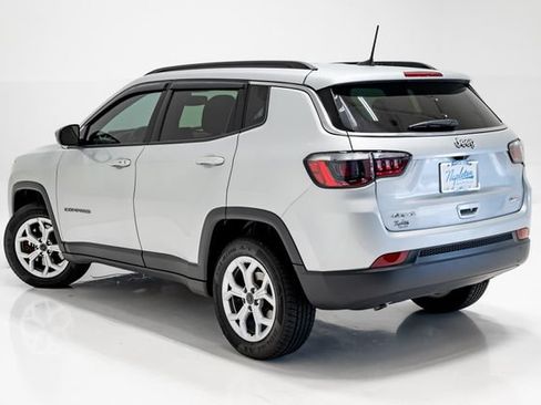 Used 2025 Jeep Compass Latitude AWD/4WD image 32