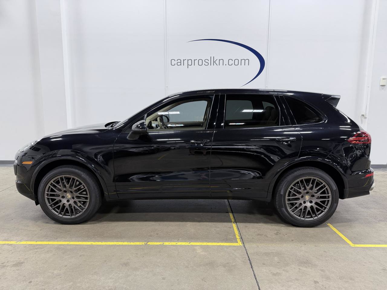 Used 2017 Porsche Cayenne Platinum Edition AWD/4WD image 4