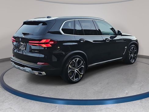 New 2026 BMW X5 xDrive50e w/ Climate Comfort Package AWD/4WD image 5