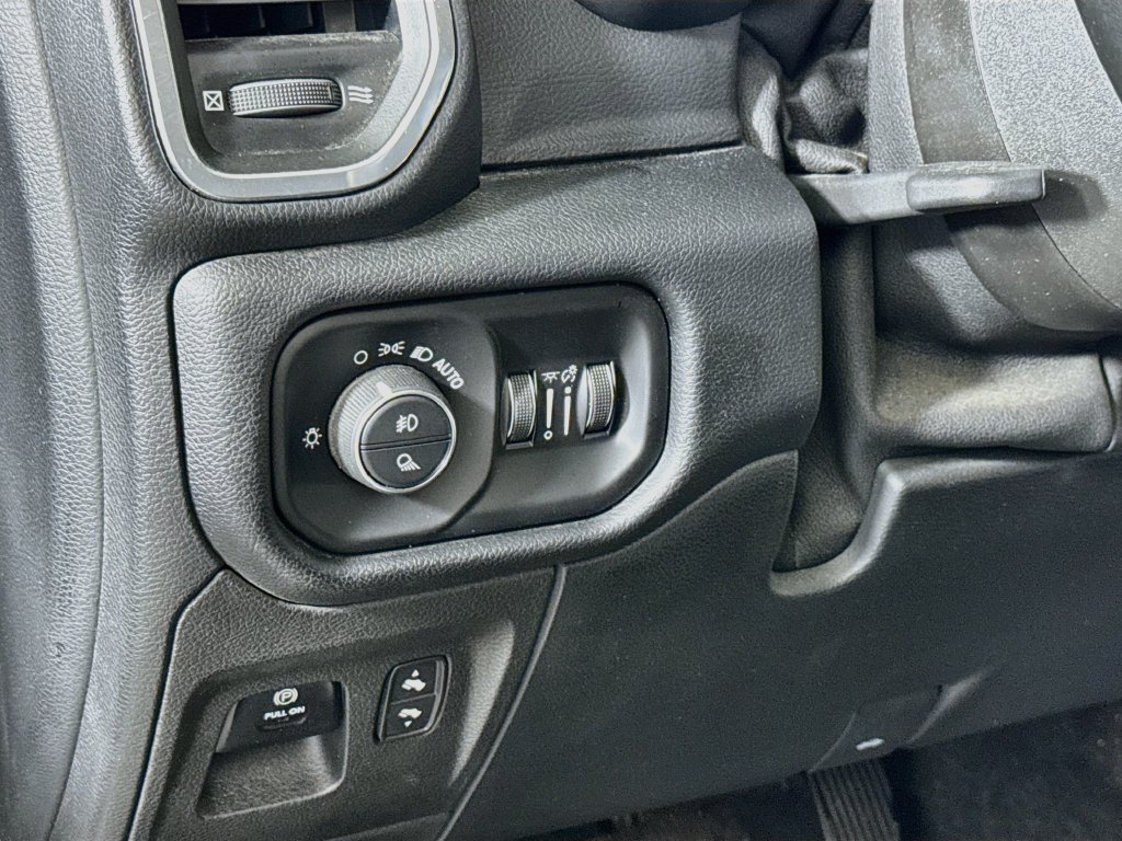 Used 2021 RAM 1500 Laramie AWD/4WD image 10