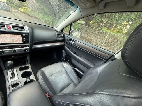 Used 2017 Subaru Outback 3.6R Limited image 17