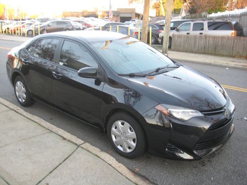 Used 2017 Toyota Corolla L image 3