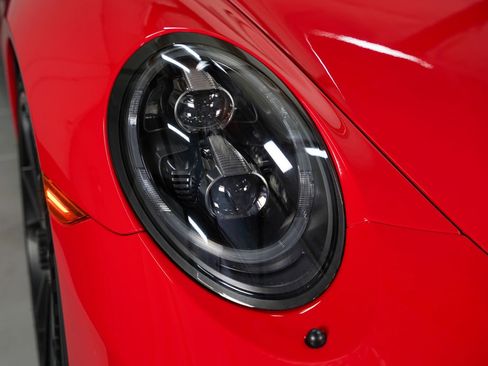 Used 2019 Porsche 911 Speedster RWD image 13