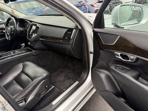 Used 2018 Volvo XC90 T6 Momentum w/ Convenience Package image 13