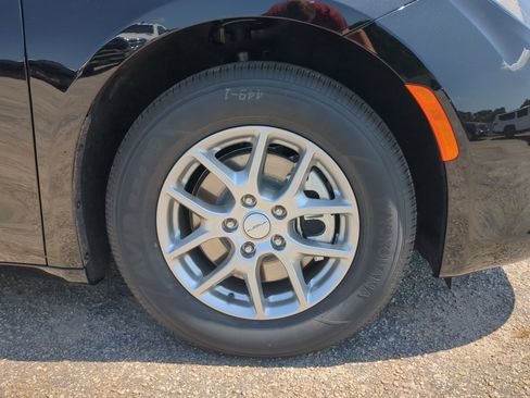 New 2027 Chrysler Pacifica LX FWD image 9