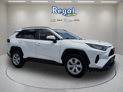 Used 2019 Toyota RAV4 LE FWD image 1