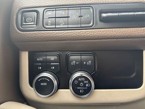 Used 2021 GMC Yukon XL Denali w/ Denali Premium Package AWD/4WD image 17