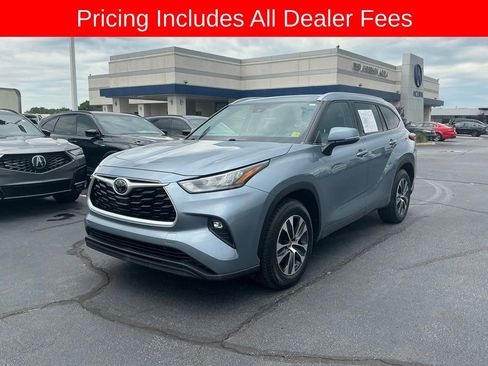 Used 2020 Toyota Highlander XLE FWD image 1