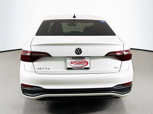 Used 2024 Volkswagen Jetta SE FWD image 18