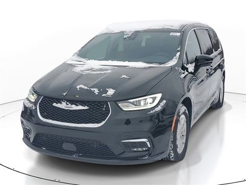 New 2026 Chrysler Pacifica Select image 2