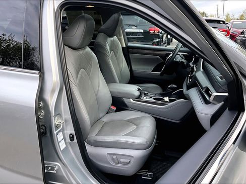 Used 2020 Toyota Highlander Platinum AWD/4WD image 8