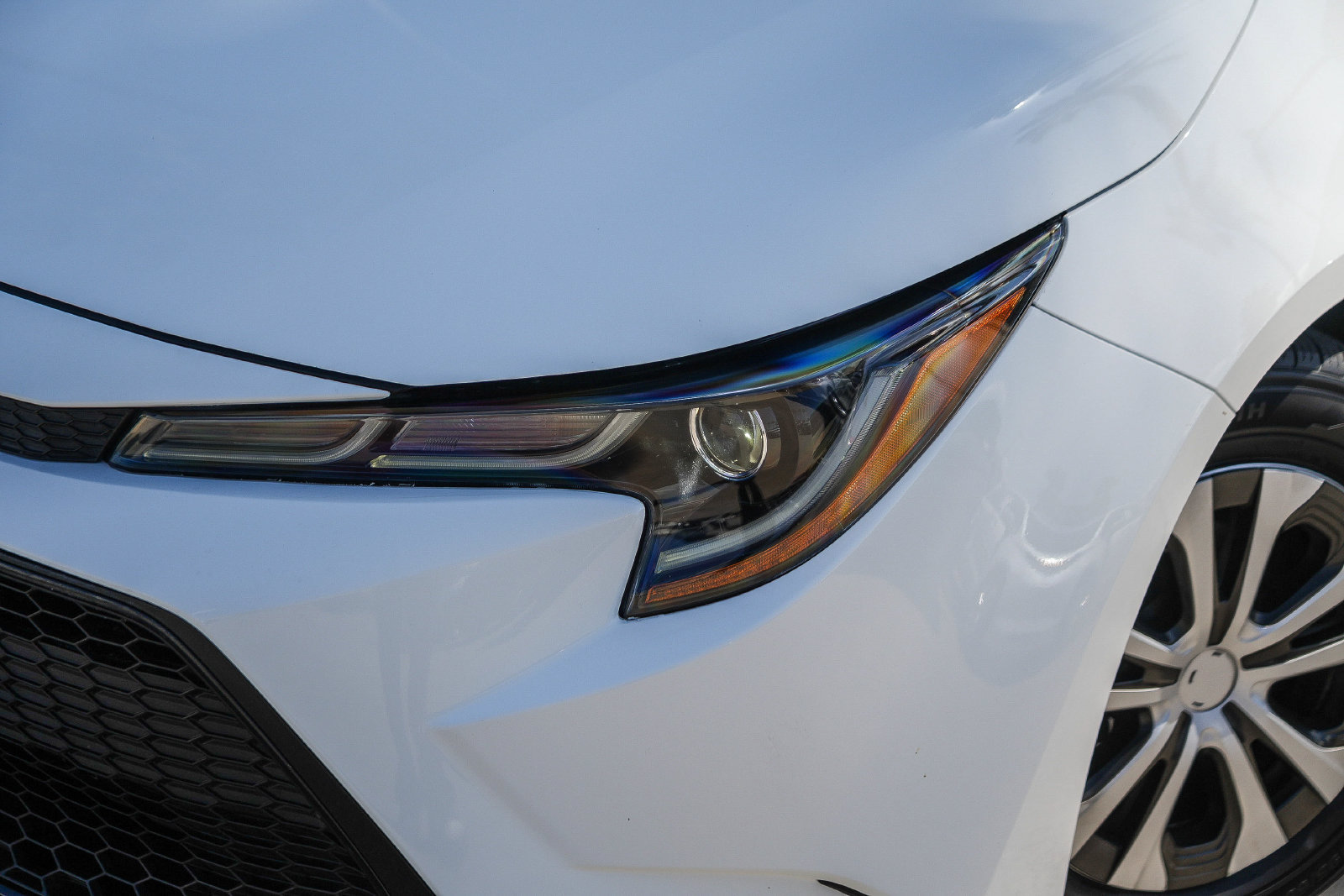 Used 2022 Toyota Corolla LE FWD image 2