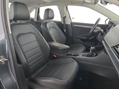 Used 2024 Volkswagen Jetta SE image 33