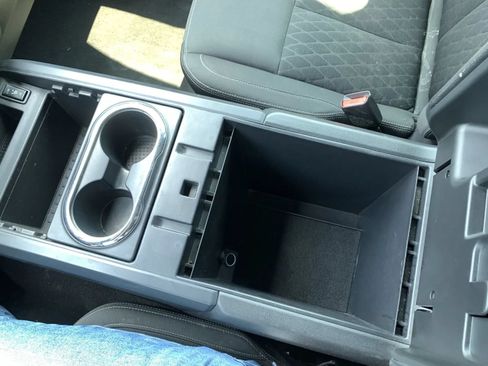 Used 2019 Nissan Titan SV w/ SV Convenience Package RWD image 17