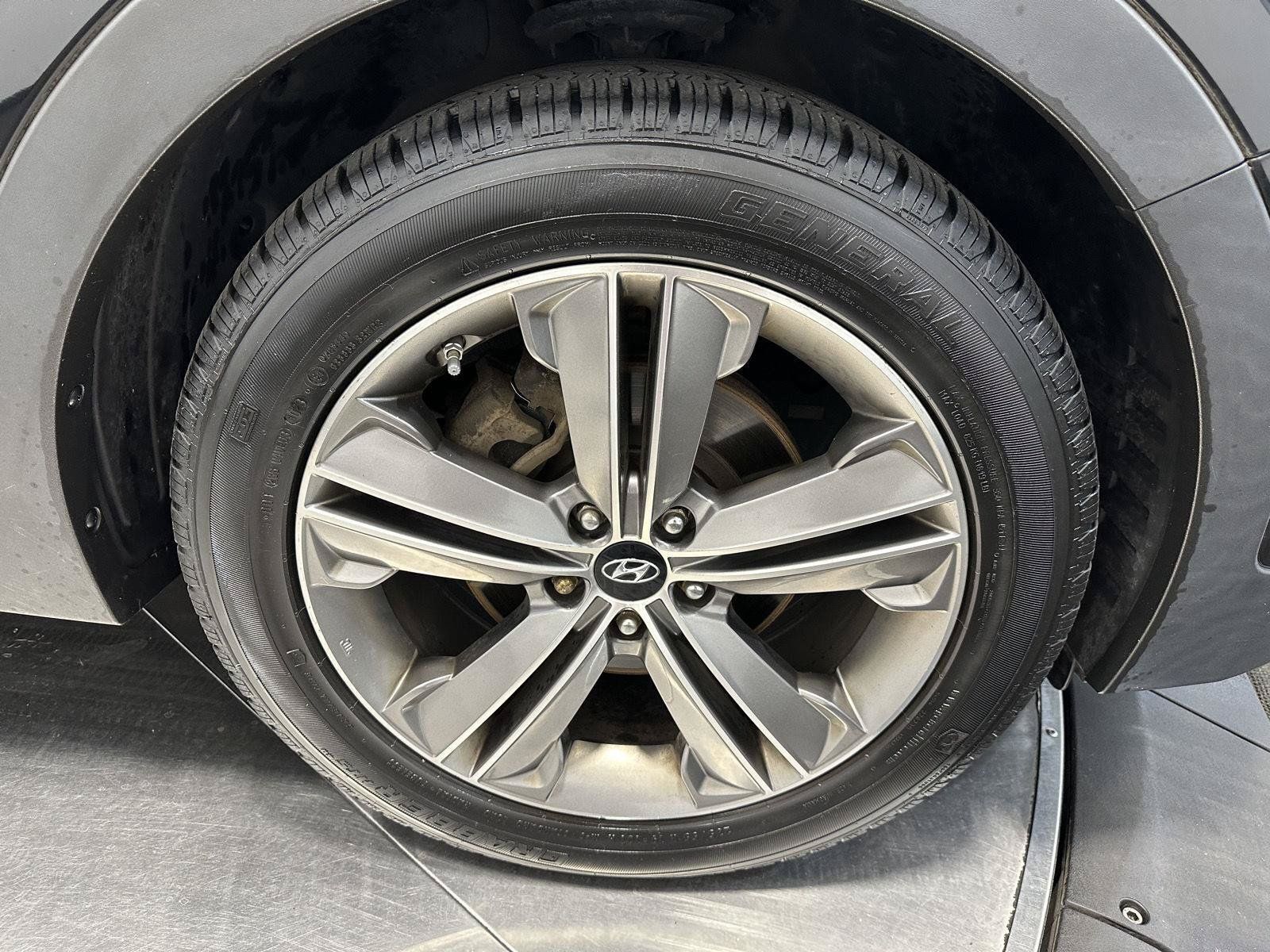 Used 2013 Hyundai Santa Fe Limited w/ Technology Pkg AWD/4WD image 9