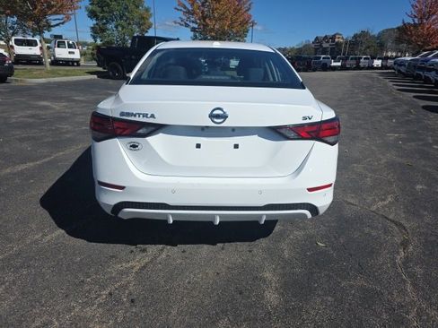 Used 2023 Nissan Sentra SV image 4