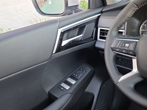 New 2026 Mitsubishi Outlander SE image 25