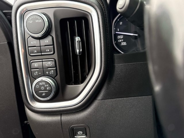 Used 2020 GMC Sierra 1500 AT4 w/ AT4 Premium Package AWD/4WD image 32