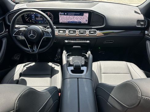 Used 2025 Mercedes-Benz GLE 450e 4MATIC w/ Driver Assistance Package image 20