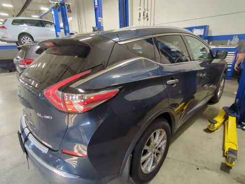 Used 2018 Nissan Murano SL w/ Moonroof Package image 2