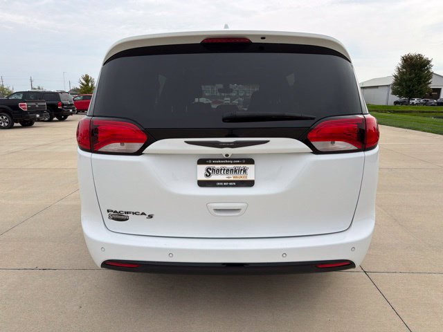Used 2019 Chrysler Pacifica Touring Plus w/ S Appearance Package FWD image 7