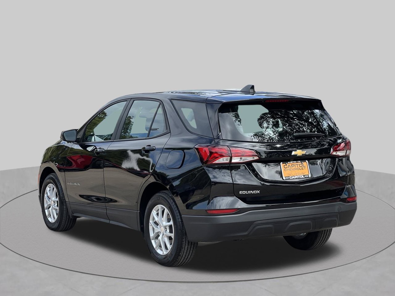 Used 2024 Chevrolet Equinox LS FWD image 3